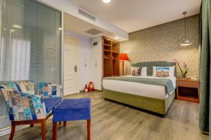 Postel nebo postele na pokoji v ubytování Sometimes Hotel Taksim