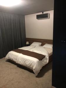 Postel nebo postele na pokoji v ubytování Apartmani Baumid Apatin + 5 fotografií
