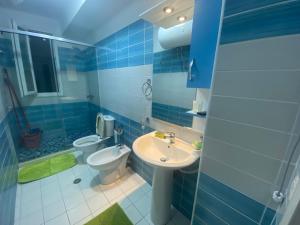Ванна кімната в Albi Apartmet beachfront in Shengjin +37 фото