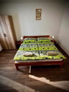 Postel nebo postele na pokoji v ubytování Ubytovanie Žabka