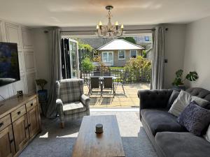 Χώρος καθιστικού στο Modern 2 Bedroom House Spacious Large Garden