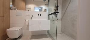 Ένα μπάνιο στο Apartament Giżycko Studio 25 +34 φωτογραφίες