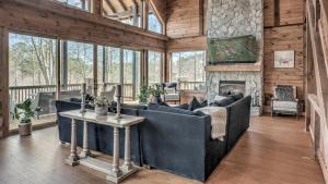 Χώρος καθιστικού στο Luxury Lodge on the Toccoa