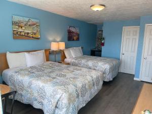 Postel nebo postele na pokoji v ubytování Surfcomber Motel