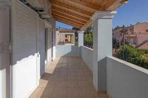 an empty corridor of a house with a wooden roof at Vasilis Modern Apartments in Alepou