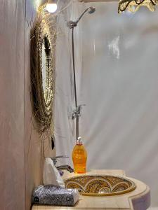 Un baño de Gorgeous Luxury Camp 31 fotos más