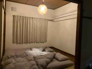 Postel nebo postele na pokoji v ubytování 空彩 -sorairo- 札幌から富良野への最短ルート