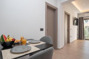 Televiisor ja/või meelelahutuskeskus majutusasutuses Zante Center Suite A