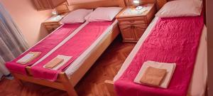 Postel nebo postele na pokoji v ubytování Apartmani Milicevic