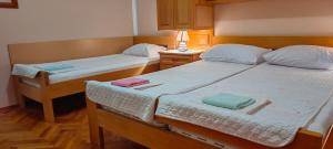 Postel nebo postele na pokoji v ubytování Apartmani Milicevic