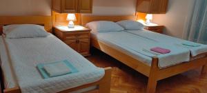 Postel nebo postele na pokoji v ubytování Apartmani Milicevic