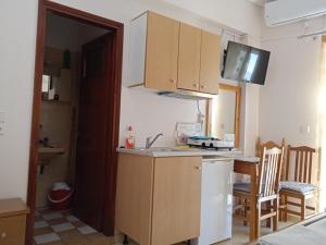 Η κουζίνα ή μικρή κουζίνα στο Dimitra Pentaliou Rooms +14 φωτογραφίες