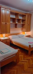 Postel nebo postele na pokoji v ubytování Apartmani Milicevic