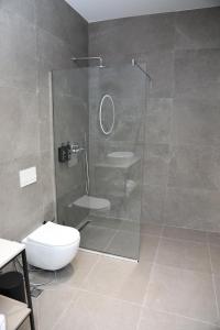 Koupelna v ubytování Kruja Luxury Suites