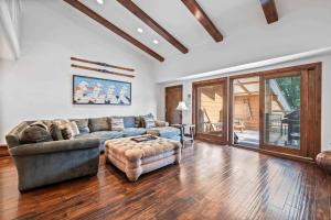 a living room with a couch and a chair at Lodge at Lionshead 403 in Vail