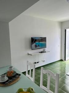 Μια τηλεόραση ή/και κέντρο ψυχαγωγίας στο Bungalow Retama