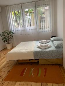 Tempat tidur dalam kamar di Apartman tvrdjava