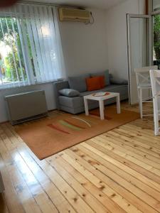 Area tempat duduk di Apartman tvrdjava