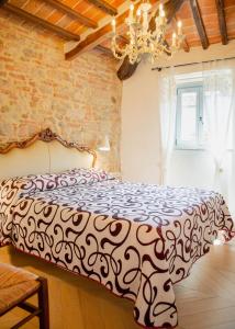 Posteľ alebo postele v izbe v ubytovaní Casa Raffaella 2 Tuscan charm in medieval Suvereto