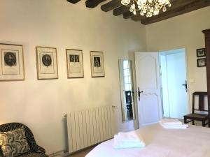 Postel nebo postele na pokoji v ubytování Chambre suite privée à 10km de Chambord et Cheverny