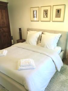 Postel nebo postele na pokoji v ubytování Chambre suite privée à 10km de Chambord et Cheverny