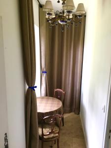 Posezení v ubytování Chambre suite privée à 10km de Chambord et Cheverny