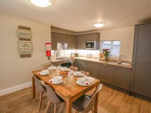Dapur atau dapur kecil di Foresters House +32 gambar