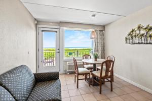 Posezení v ubytování Waikiki Oceanfront Inn