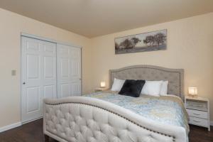 Ένα ή περισσότερα κρεβάτια σε δωμάτιο στο Birch Hill Homestay