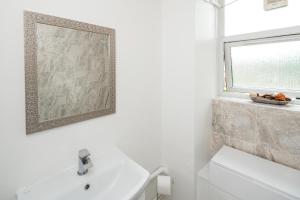 Stylish Apartment with WIFI and easy access to Central London的一间浴室