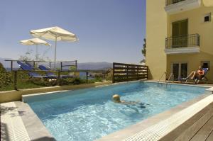 Бассейн в Mare Hotel Apartments или поблизости
