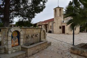 una chiesa con un dipinto di un papa su un muro di Arodes AsteriA Volunteer & Youth ECO-house a Paphos