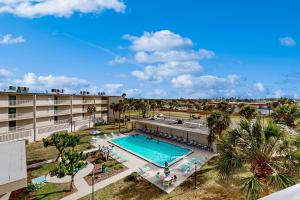 Πισίνα στο ή κοντά στο Oceanfront condo w/ private balcony & stunning view - boardwalk to beach