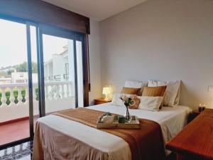 En eller flere senge i et værelse på CASA Gayuba + 38 billeder