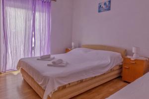 Posteľ alebo postele v izbe v ubytovaní Apartments by the sea Zuronja, Peljesac - 10137