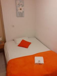 Ein Bett oder Betten in einem Zimmer der Unterkunft Apartments by the sea Jelsa, Hvar - 4017