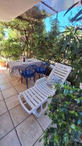 Ein Garten an der Unterkunft Apartments by the sea Jelsa, Hvar - 4017