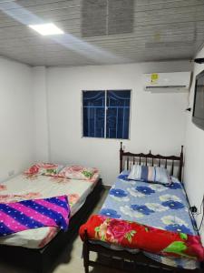 Postel nebo postele na pokoji v ubytování Hostal Los Ángeles 1