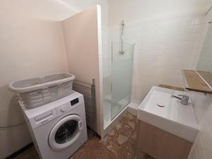 Φωτογραφία από το άλμπουμ του Villa spacieuse avec jardin privé, proche vignobles et lacs – 4 chambres, cheminée, équipement bébé - FR-1-611-27 σε Vaux-sous-Aubigny