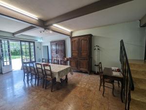 Φωτογραφία από το άλμπουμ του Villa spacieuse avec jardin privé, proche vignobles et lacs – 4 chambres, cheminée, équipement bébé - FR-1-611-27 σε Vaux-sous-Aubigny +15 φωτογραφίες