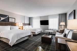 Postel nebo postele na pokoji v ubytování Staybridge Suites - Dawson Creek by IHG