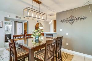 Fotografie z fotogalerie ubytování Dolphin Point 202C- by Holiday Isle Properties v destinaci Destin