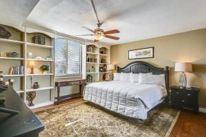 Postel nebo postele na pokoji v ubytování Dolphin Point 202C- by Holiday Isle Properties + 135 fotografií