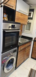 Kuchyň nebo kuchyňský kout v ubytování Nyoum porto New Cairo Luxury Apartment