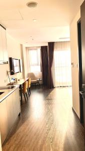 Nhà bếp/bếp nhỏ tại Duas house studio sapphire Hạ Long