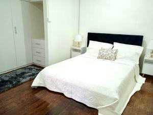 Postel nebo postele na pokoji v ubytování Large 3bdr Holiday Home Great Location Labasa Jumanzuls Abode