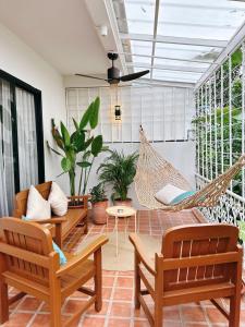 Ruang duduk di Bunya House near BTS Asok, Terminal21 Free BF