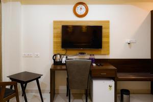 TV a/nebo společenská místnost v ubytování M Square Hotel