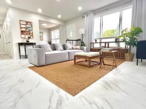 Gallery image of New 3 Bedroom Bungalow Ground Floor with BBQ Patio in Richmond Hill +26 photos