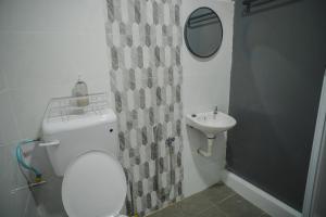 Ένα μπάνιο στο Redang Bro Roomstay 2